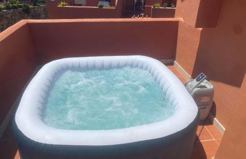 Sea View Penthouse Apartment with Hot Tub - Casa Bella Vista, Buenas Noches , Estepona - Photo 10
