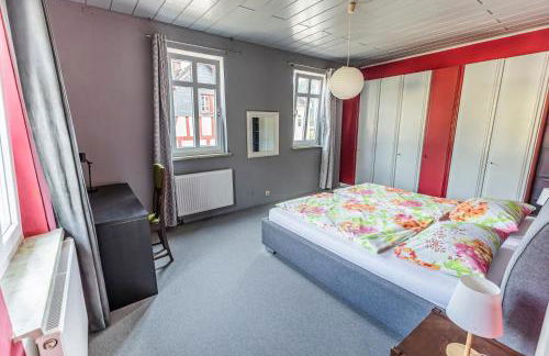 Gemütliches Haus inmitten schöner Natur mit Garten & Parkplatz - Foto 15