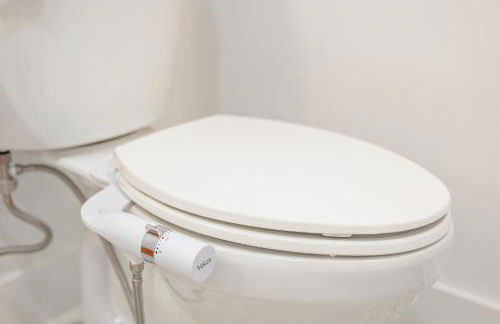 Couples Retreat with Hot Tub, Beach Cruisers, Spa Bath - Foto 41