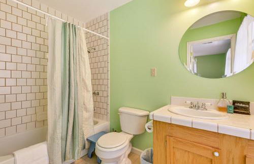 Family Home with Game Room and Decks in Etlan! - Foto 24