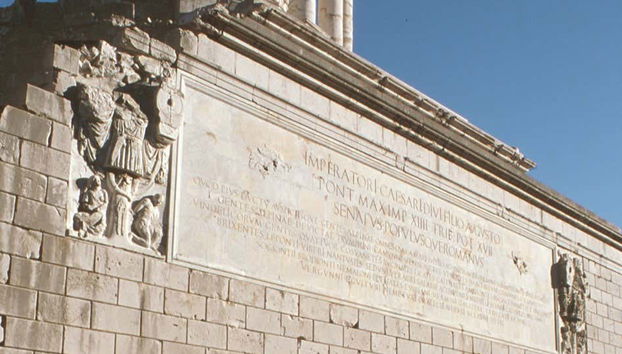 Entrada al Trofeo de Augusto - Foto 2, Inscripciones latinas del monumento