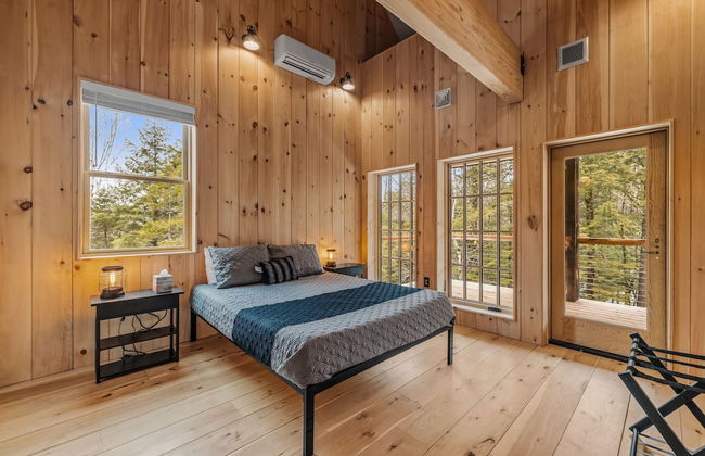 Ski Cabin w Hot Tub Gas Fireplace Near Cranmore - Photo 27