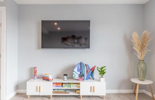 4-Bedroom Seafront House in Southend Sea Views - Pass the Keys - Foto 10