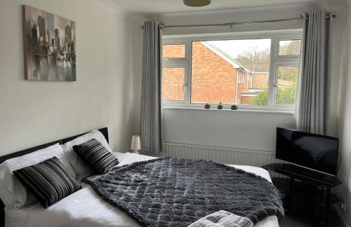 A Home from Home -2 Bed Flat & Free Driveway Parking - Foto 22