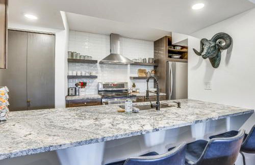 Patio and Dillon Reservoir Views Chic Frisco Condo! - Foto 9