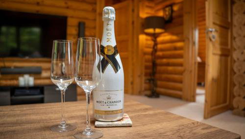 Vermont Lodge - Photo 2