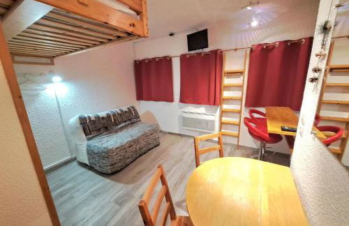 STUDIO CHALEUREUX aux pieds des pistes de ski des Glovettes - Foto 3