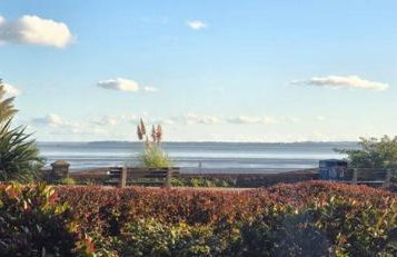 Sunrise Lodge 2-Bedroom Flat EastBeach sleeps 4 - Pass the Keys - Foto 10