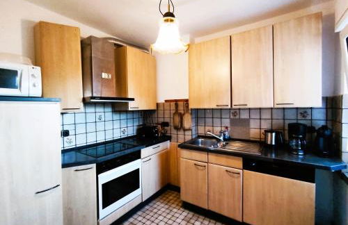 Komfortable 90 qm Ferienwohnung Berta mit 3 Schlafzimmern Küche Balkon Wohnzimmer mit großem LED TV InternetWiFi Flatrate und kostenlosen Parkplatz inklusive in Brilon Madfeld mit Rechnung - Foto 7