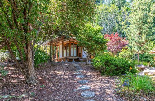 10 Acre Estate with Views Teahouse and Pickleball Court - Foto 6