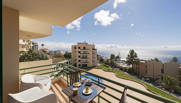 Bright Apartment With Pool, Garajau IV - Foto 2, Imagen principal