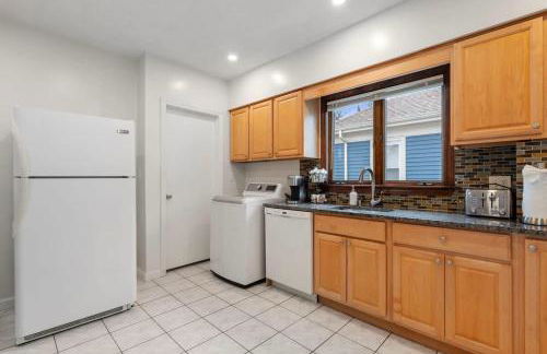 Tufts 3-Bed 2-Office Home with Laundry - Foto 18