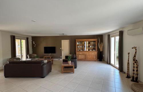 Stylish Villa with Terrace - Foto 6