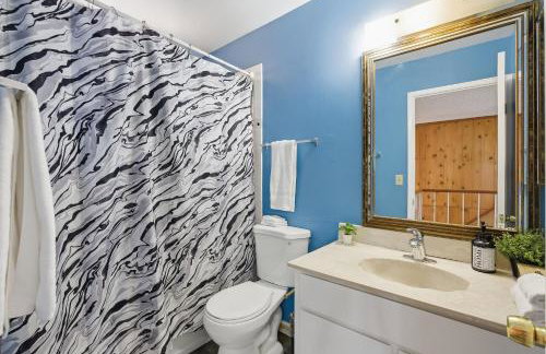 Colorful and Cozy Haven with Heated Pool - Foto 27