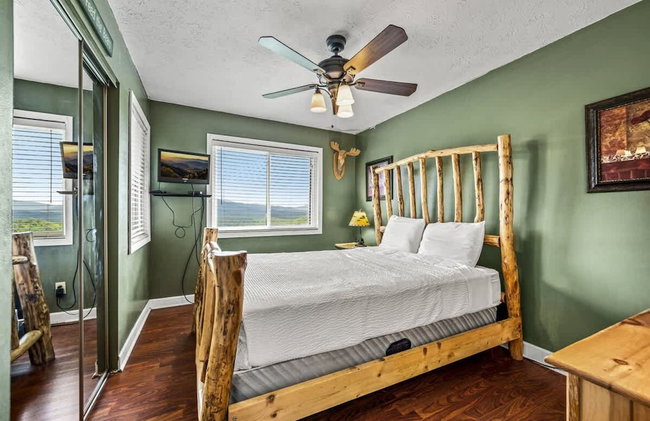 Sleeps 4 Hot Tub Indoor Pool Mountain Views - Photo 10