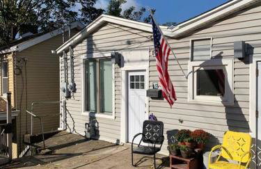 Refined Studio New Construction 1 Mile From Town - Foto 9