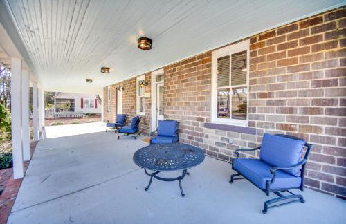 Radiant Gloucester House with Private Porch! - Foto 25