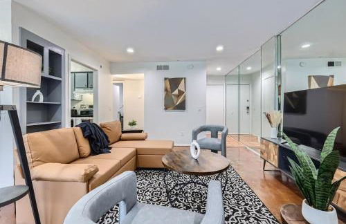 Your Walkable King Bed Getaway - Sleeps 4 - Pool Pkg - Foto 26