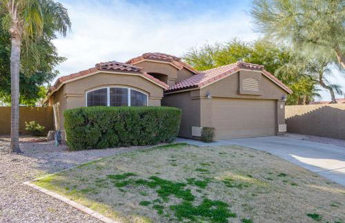 Luxe Desert-Chic 3BR with Heated Pool, Spa, and Grill - Foto 43