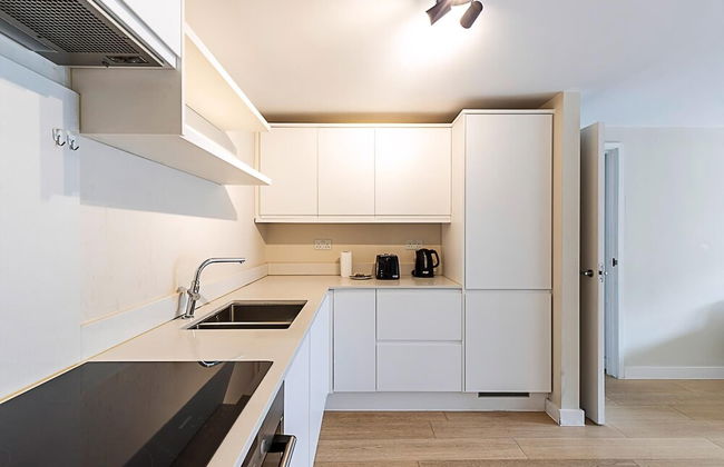 City Relay Sleek Apartment in Belgravia - Photo 10