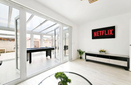 Swan's Place - Large 4bed home, Sleeps 9, Parking x2 & Games room - Foto 2