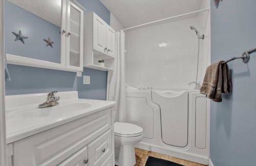 Luxury Bathroom Home with Game Room 25 Mins to PCB - Foto 53