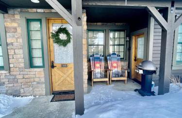 2 BR Basecamp Bliss at Kicking Horse Near Ski Hill - Foto 27