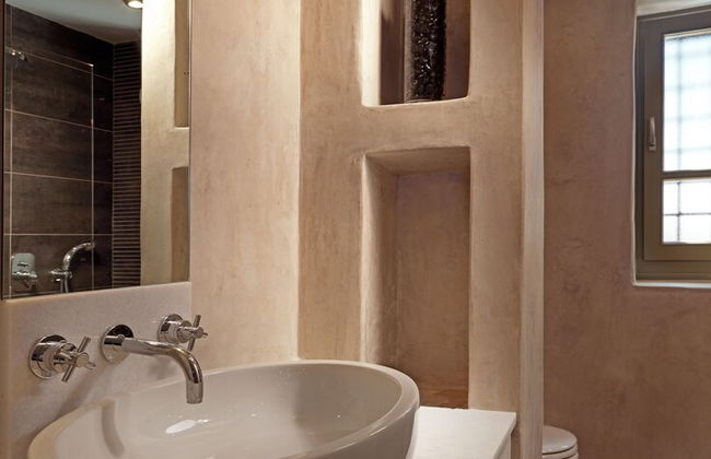 Themonies Luxury Suites - Photo 18