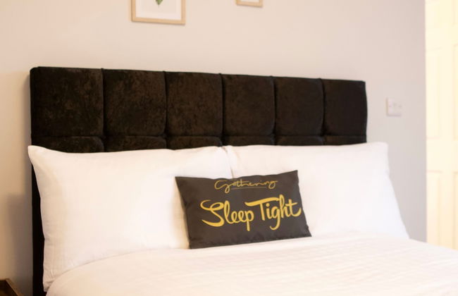 The Sailing Club - 6 Bedroom Hot Tub Town Centre - Photo 19