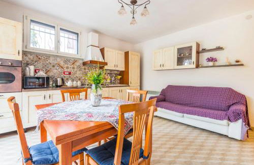 Piano Terra Moderno con Ampi Spazi e Luminosità - Foto 9