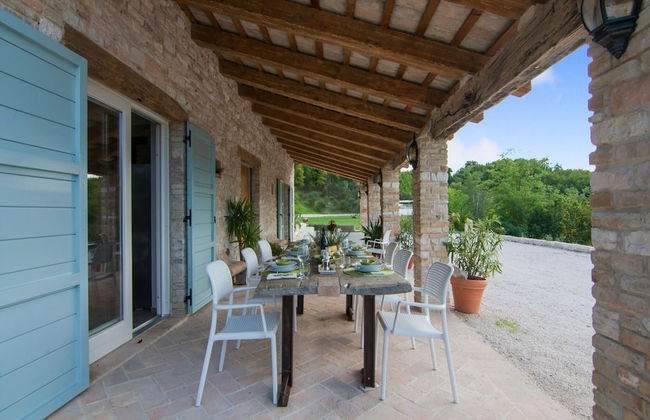 Chic Villa in Acqualagna with Hot Tub in Pool & Private Garden - Foto 32