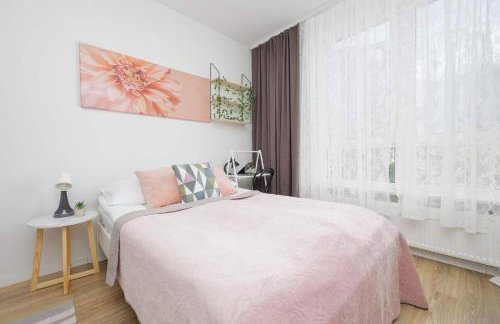 Modern Apartment in Warsaw with Parking and Balcony by Noclegi Renters - Photo 2