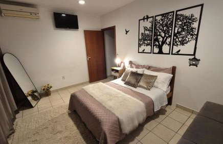 Suite climatizada, ao lado da praca principal - Foto 2