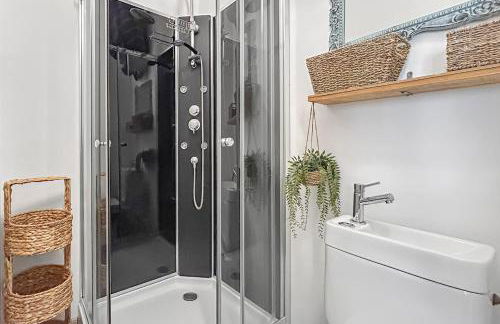 Studio Avec SPA et Clim Proche Centre - Foto 13