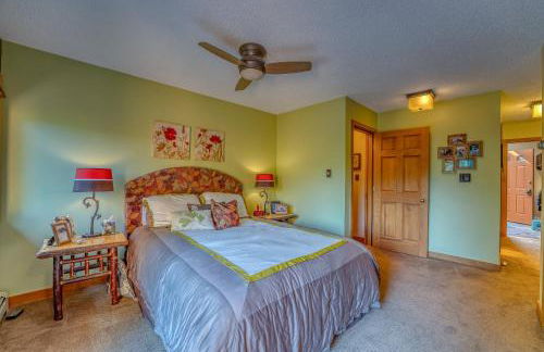 FC17 Stylishly renovated Forest Cottage walk to ski trails wifi cable ping pong AC - Foto 25