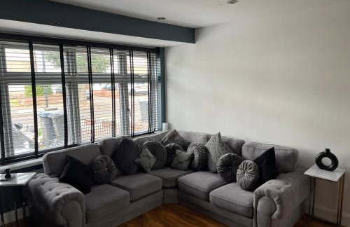 Stunning Open Plan 3 Bedroom House - Photo 16