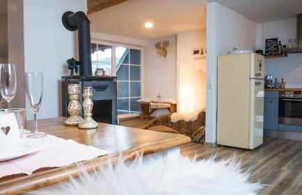 Dachwohnung mit Ofen und Freisitz - Foto 1