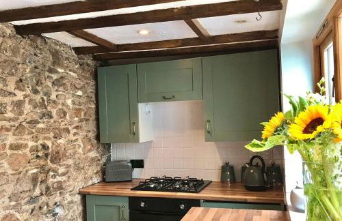 "FISHERMAN'S" Seconds from the Harbour & town centre with unlimited free parking nearby - Photo 19