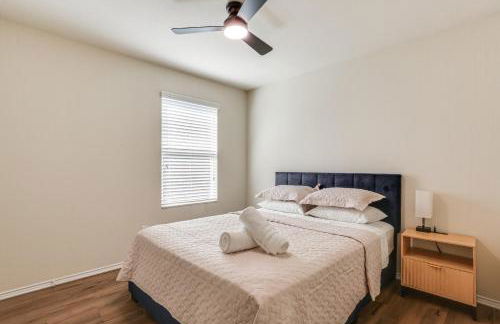 Modern Home with Private Yard and Patio in Little Elm! - Foto 18