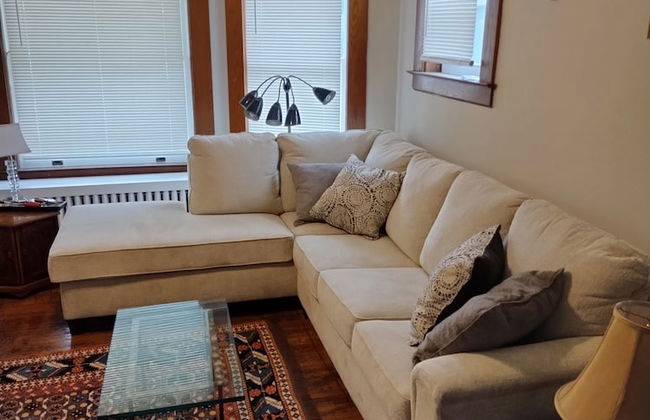 The Carew House Sleeps 10 Fenced 4BR Full Kitchen Steps2 YCP - Foto 11