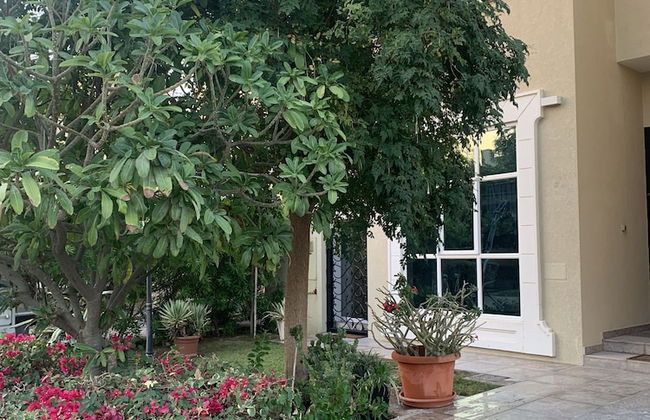 Charming and Cozy Apartment in Dubai Available now - Photo 16