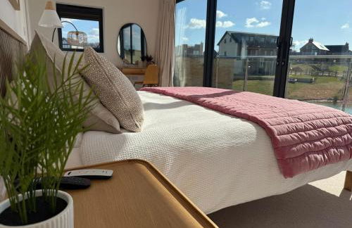 Still Waters - Luxury Lakeside Retreat with Hot Tub - Photo 35