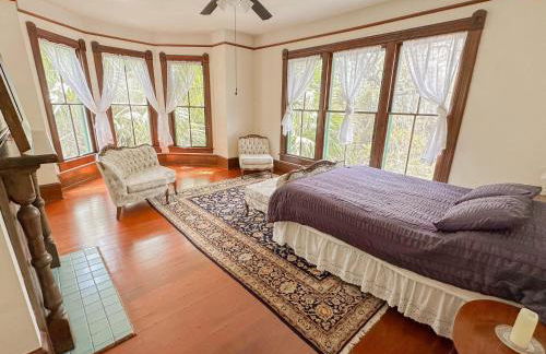 Cozy Victorian Apartment Downtown Sleeps 5 - Foto 6