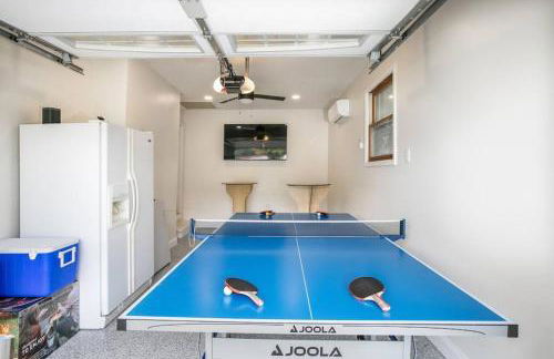 Beautifully Renovated Home Corner of ND and Angela - Foto 8