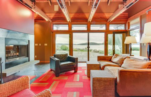 Fidalgo Island Waterfront Stunner - Photo 5