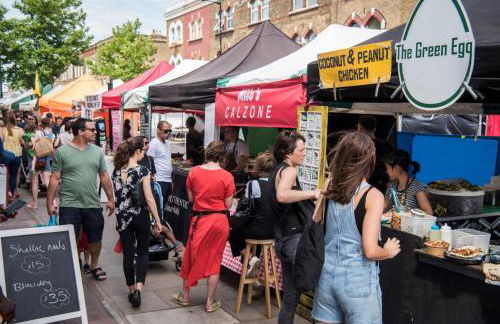 Parea Living - Hackney, 4-Bedroom Victorian House w Big Garden - Foto 37