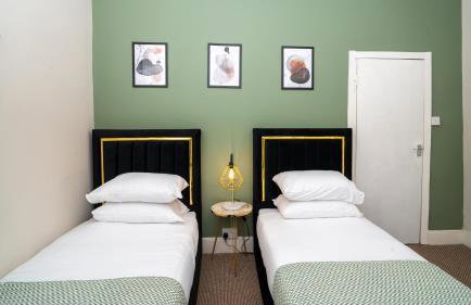 Large Contractor Dig with Pool Table - Foto 12