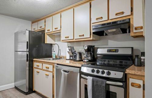 Fully Furnished 1st Floor 1 Bed 1 Bath Condo - Close To Shopping & Hwys North&South - Foto 12