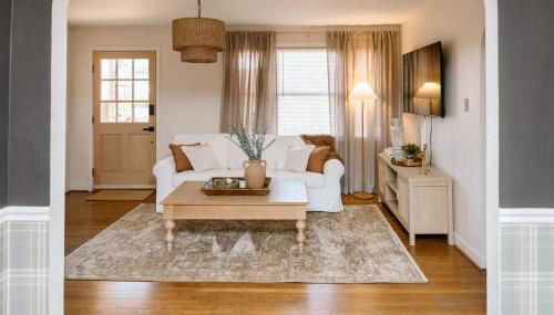 Speakeasy, Hot Tub, Putt Putt, Outdoor Theatre, 8 minutes from Downtown Greenville - Foto 4