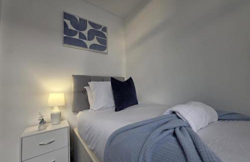 #18 Anfield 5 min walk Sleeps 7 4BR 5Bed 3Bathrms - Photo 28